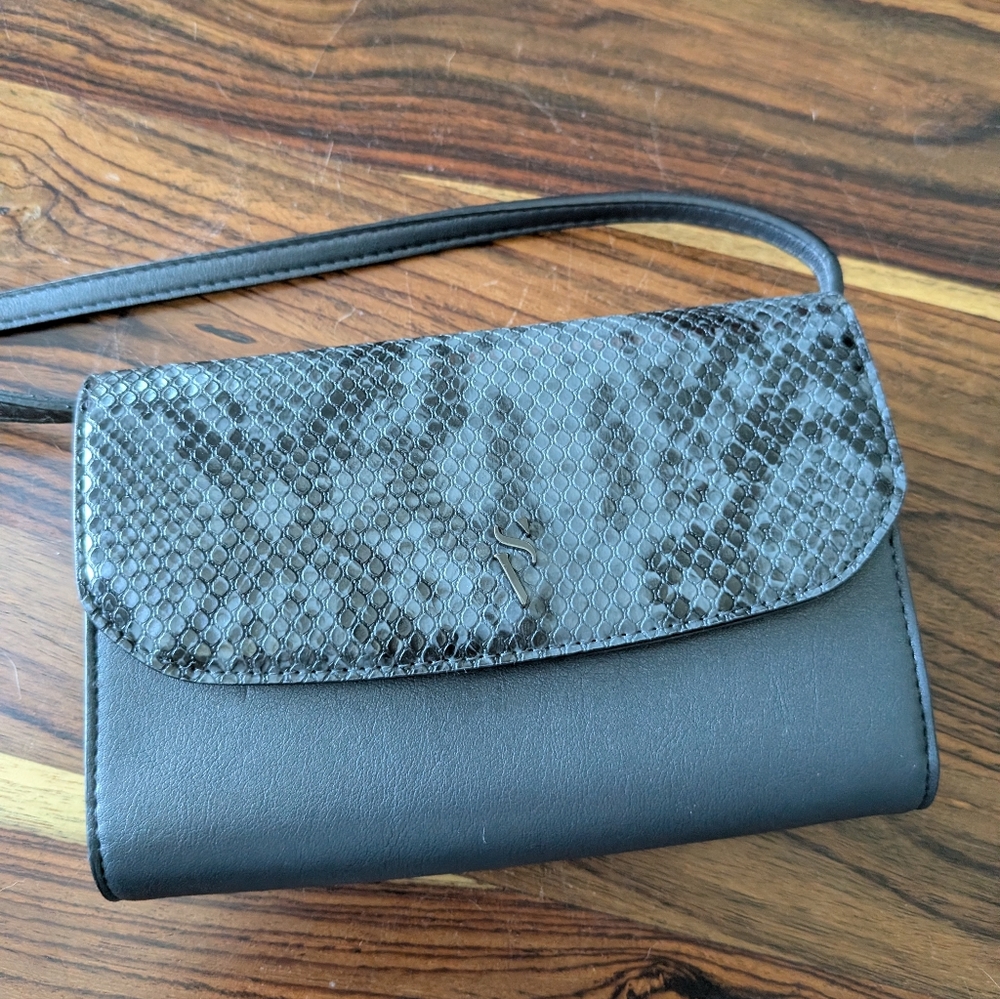 Simply Vera Vera Wang Black Crossbody Bag with Textured Flap